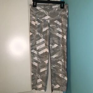 2 for 20 Old Navy gray and white capri leggings